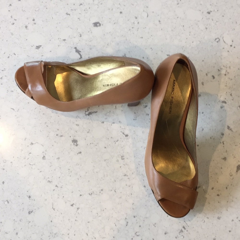 Marc Fisher Platform Open Toe Tan Heel Size 8.5 - image 1